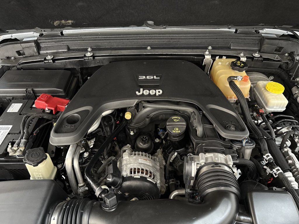 Used 2018 Gray Clearcoat Jeep Unlimited Sahara image 31