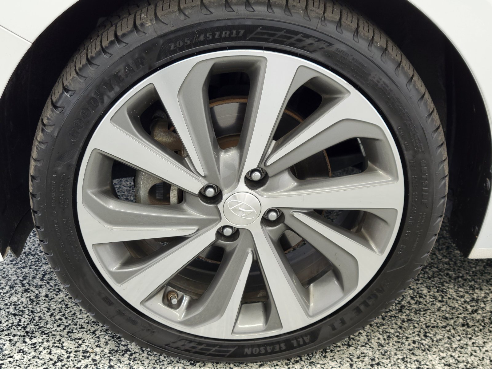 Used 2022 White Hyundai Limited image 5