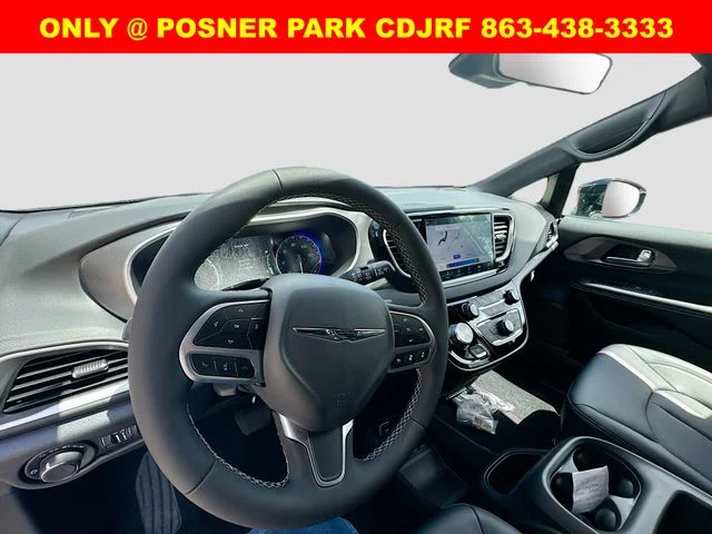 New 2026 Bright White Clear-Coat Exterior Paint Chrysler  image 9