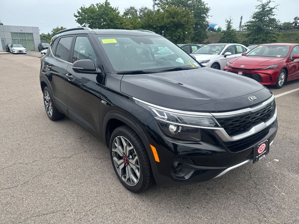 Used 2021 Black Kia S image 10