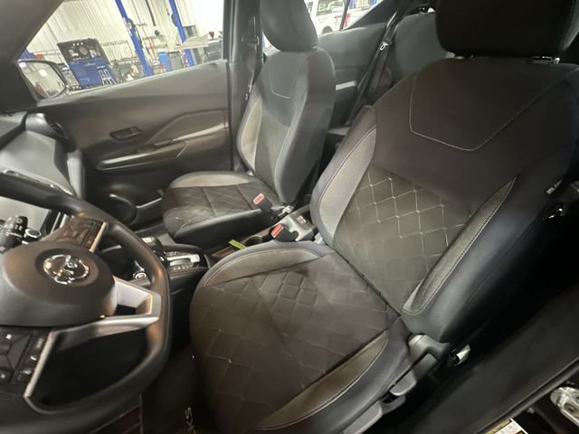 Used 2018 Black Nissan S image 17