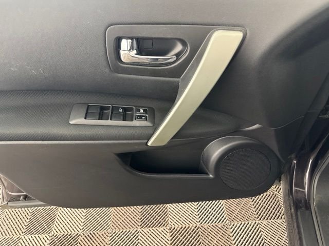 Used 2015 Black Nissan S image 10
