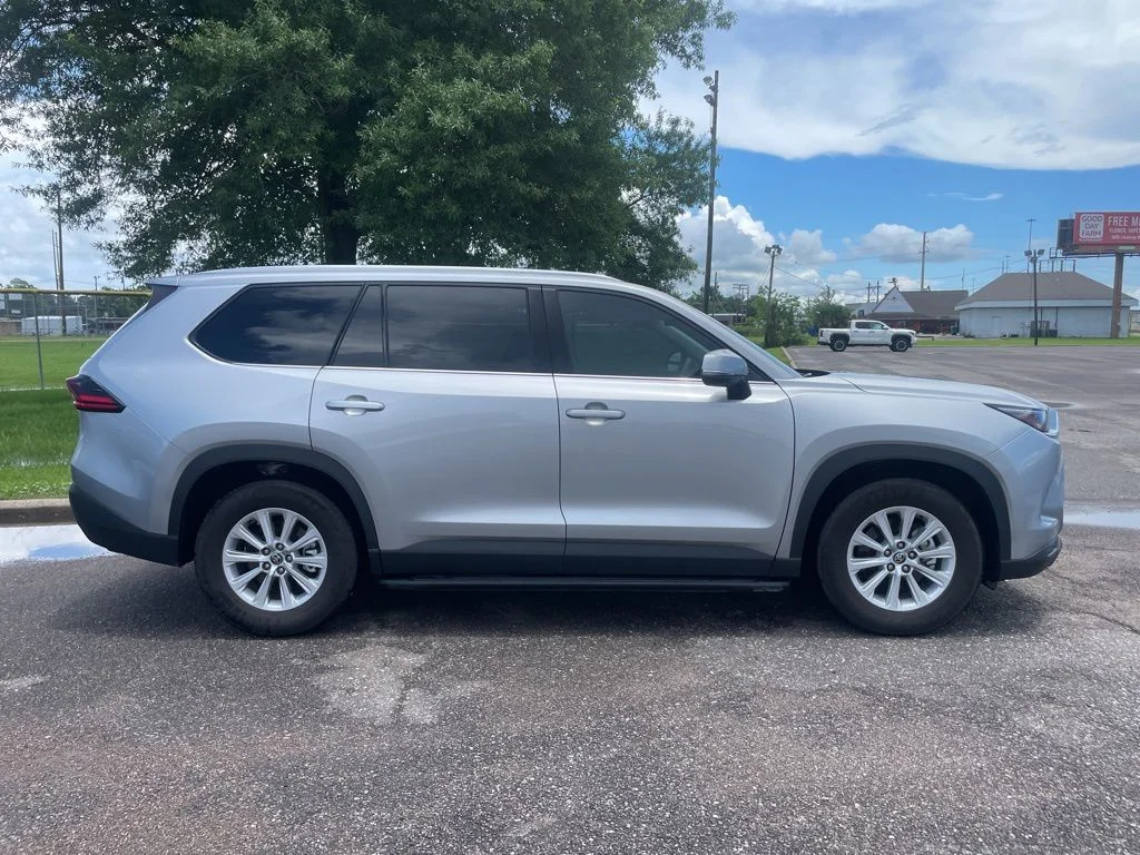 Used 2026 Silver Toyota XLE image 9