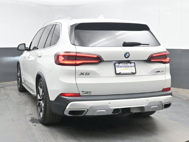 Used 2022 White BMW sDrive40i image 11