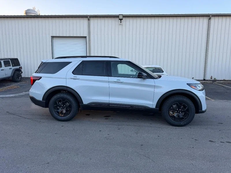 New 2026 Space White Metallic Ford Tremor® image 4