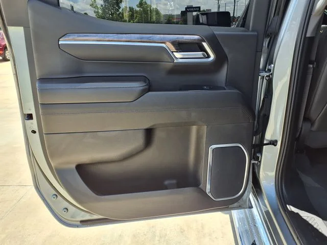 Used 2025 Gray Chevrolet LTZ image 15
