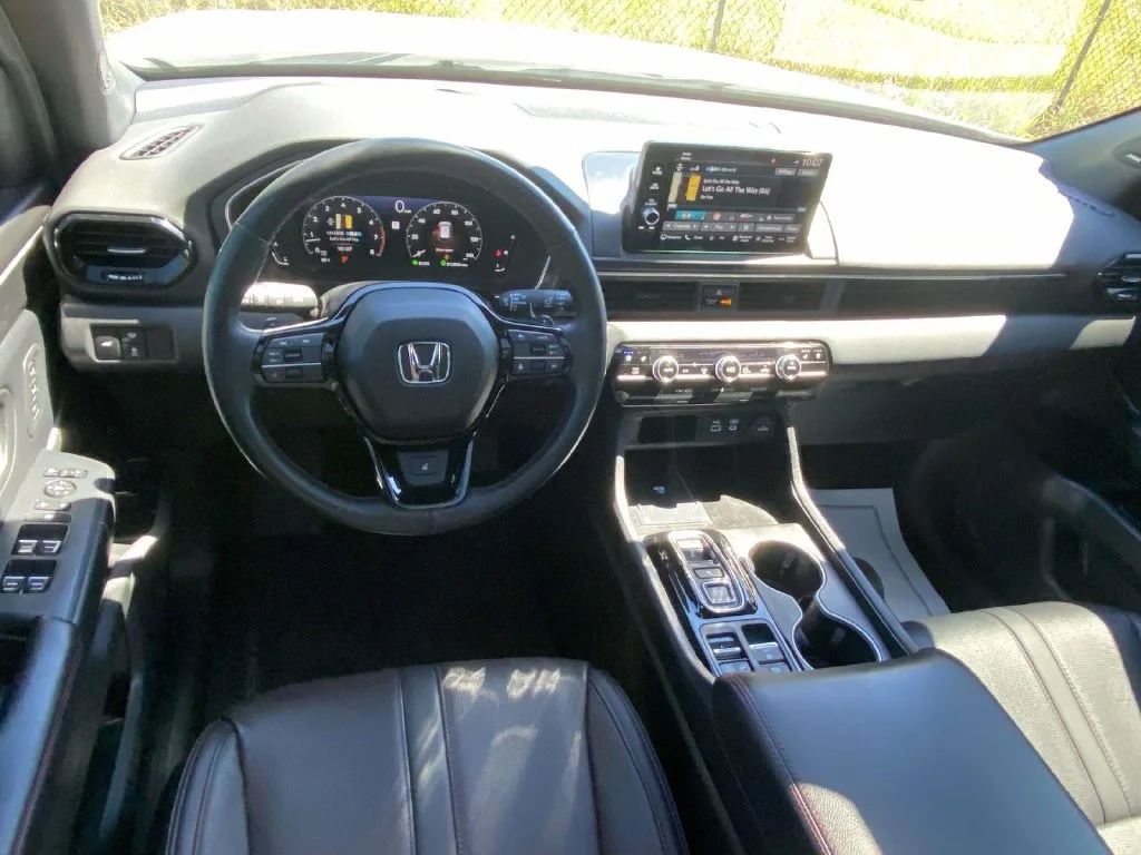 Certified Used 2025  Honda Black Edition image 15
