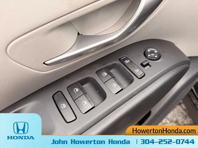 Used 2024 Black Hyundai SEL image 16