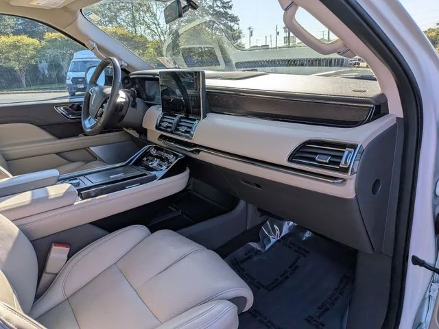 Used 2024 White Lincoln Reserve image 35