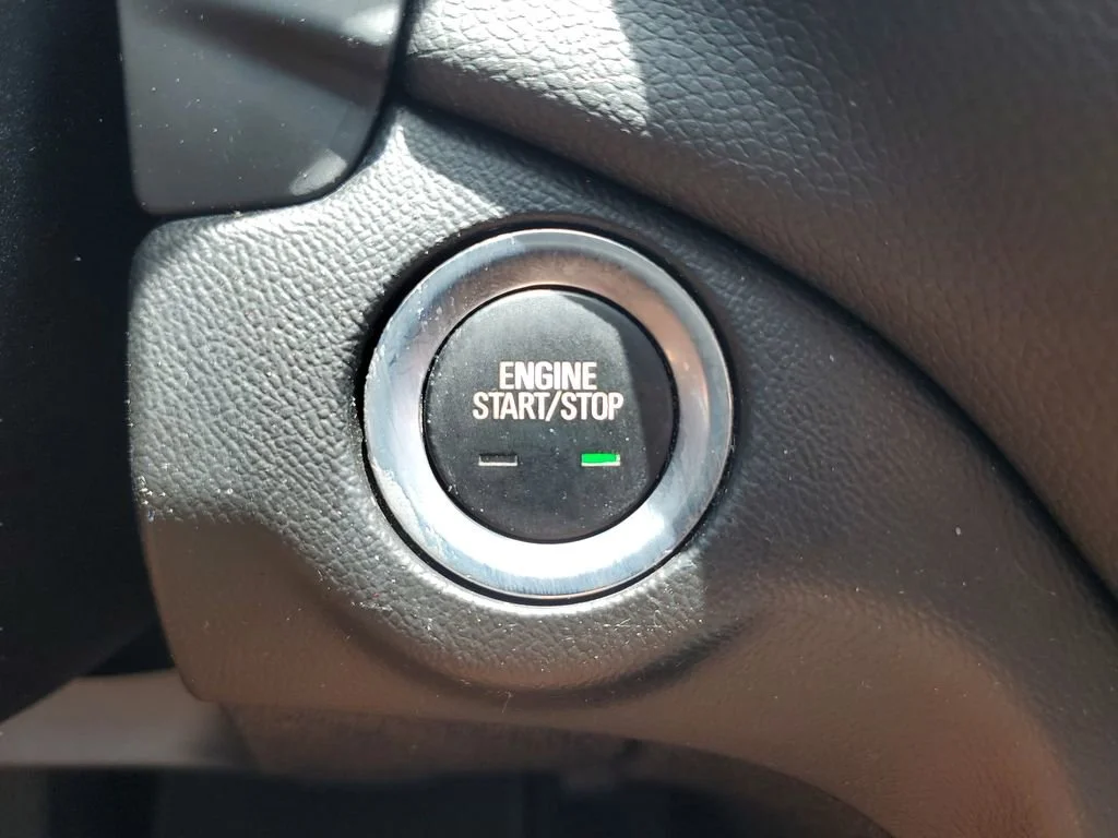 Used 2018 IRIDESCENT PEARL TRICOAT Chevrolet LT image 22