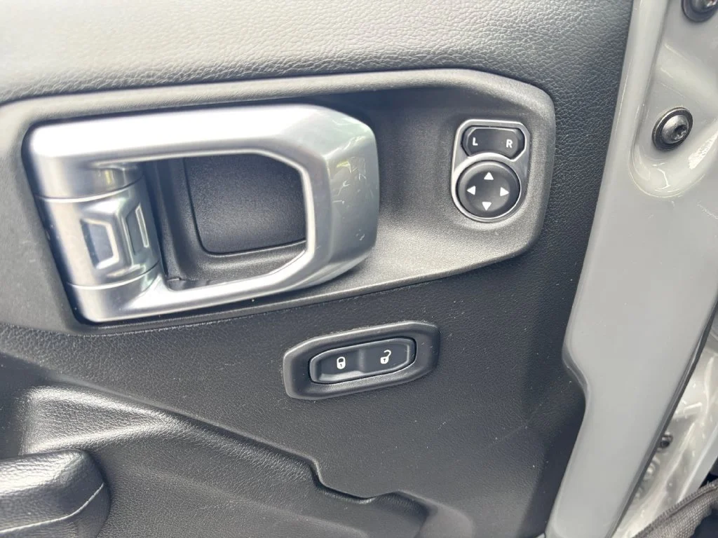 Used 2021 Gray Jeep Unlimited Rubicon 4xe image 33