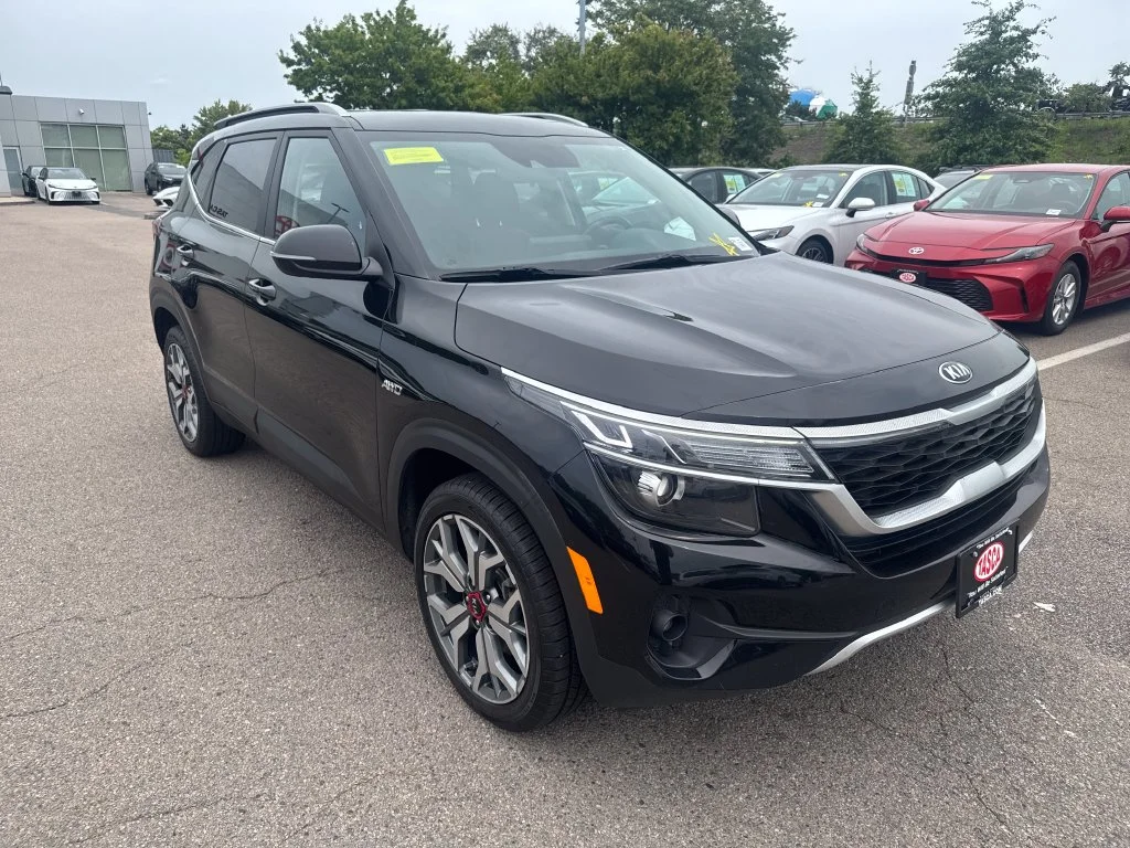 Used 2021 Black Kia S image 10