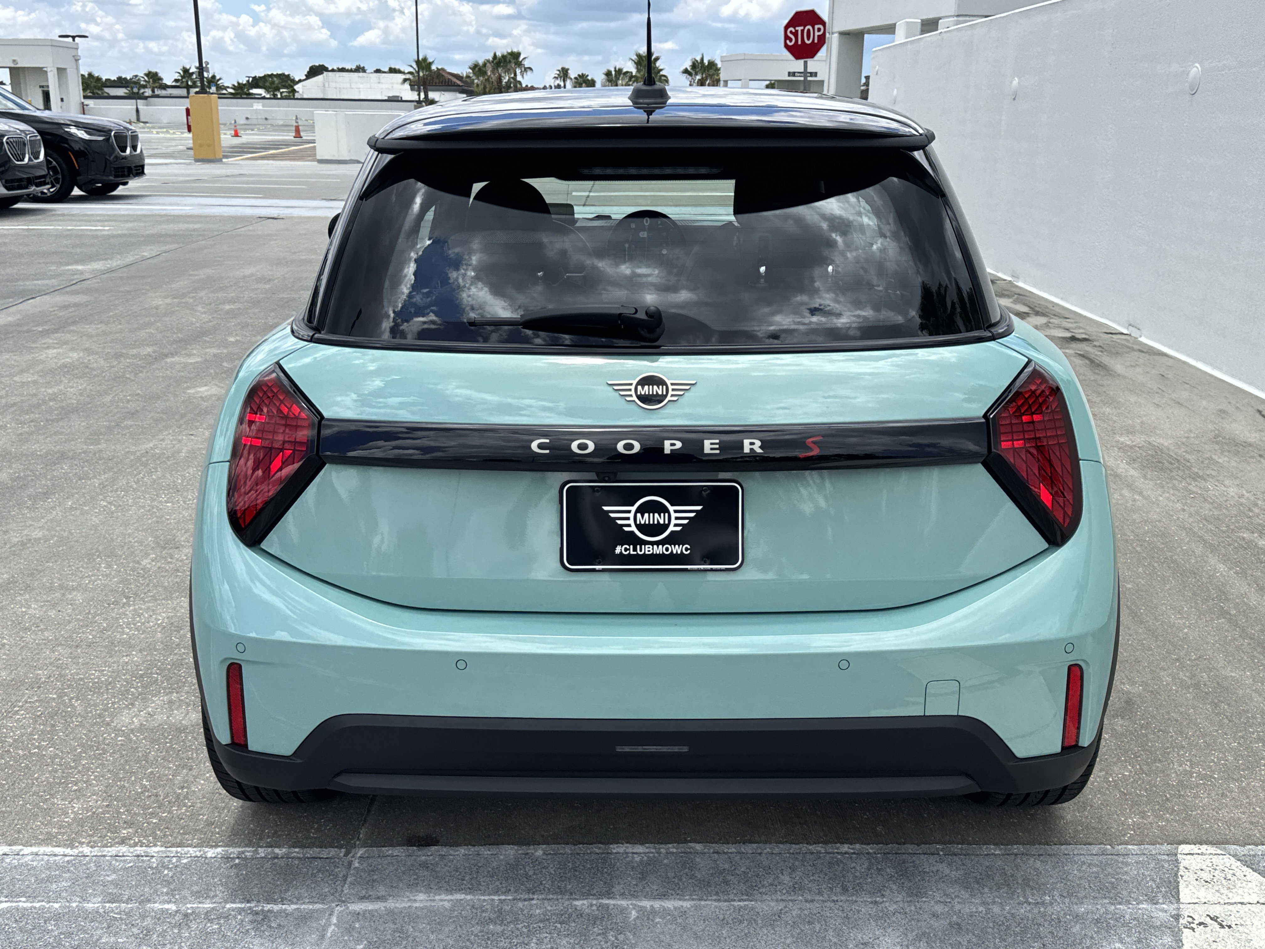 New 2026 Green Metallic MINI Signature Plus image 6