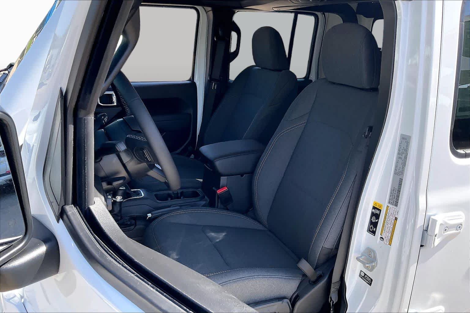 New 2026 Bright White Clear-Coat Exterior Paint Jeep Sport S image 9
