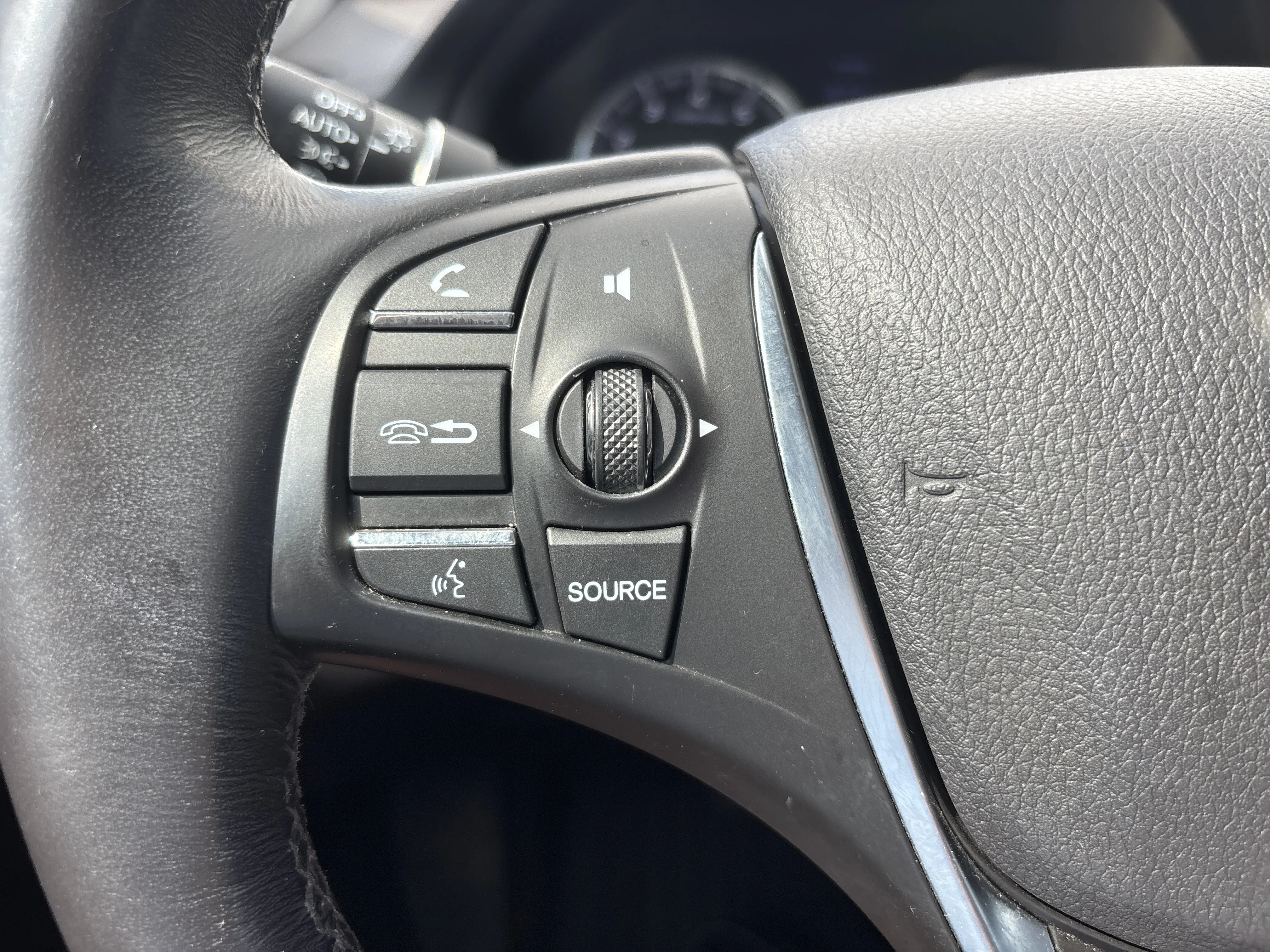 Used 2015 White Acura Base image 25
