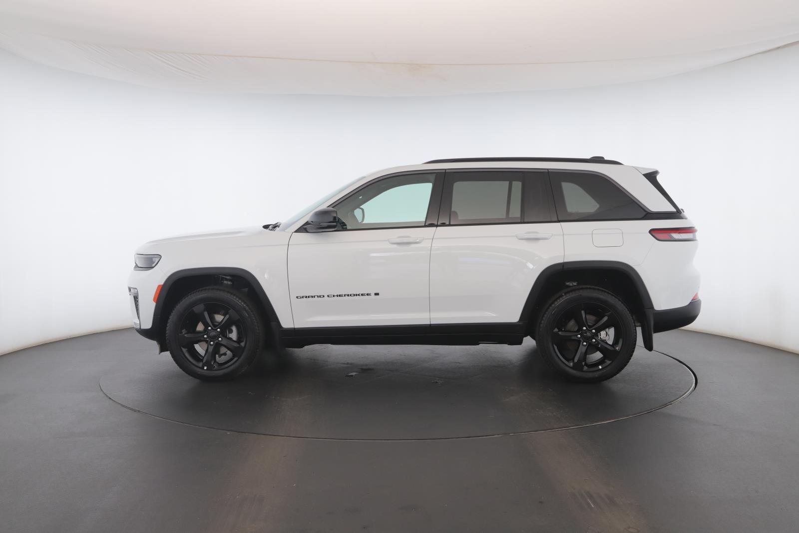New 2026 Bright White Clear-Coat Exterior Paint Jeep Limited 4x4 image 16