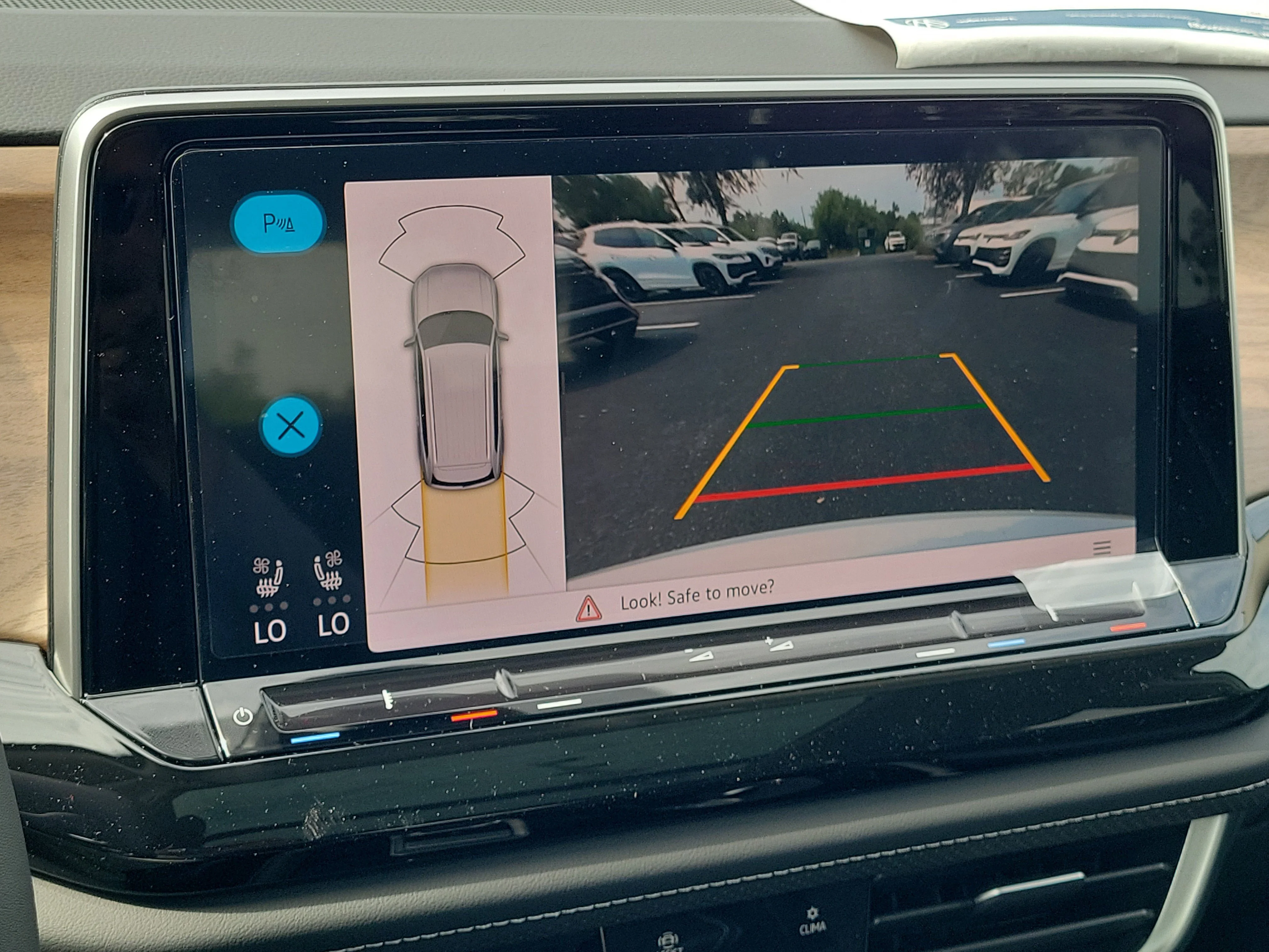New 2026 White Volkswagen SE w/Technology image 23