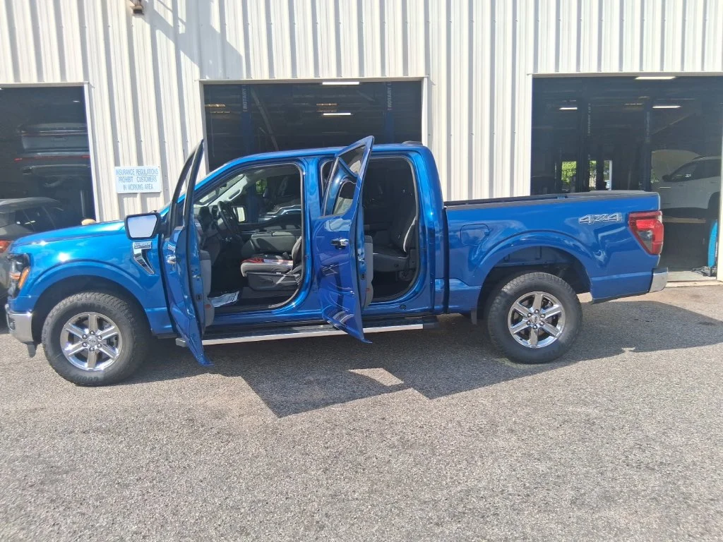 Used 2025 Blue Ford XLT image 17