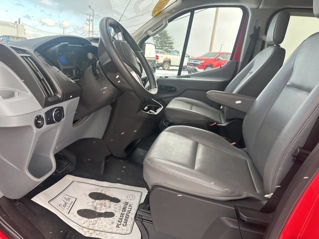Used 2018  Ford XL image 14