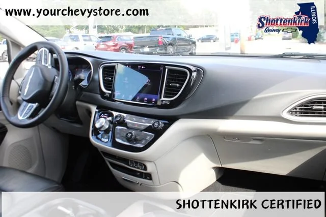 Used 2022 Gray Chrysler Touring L image 9