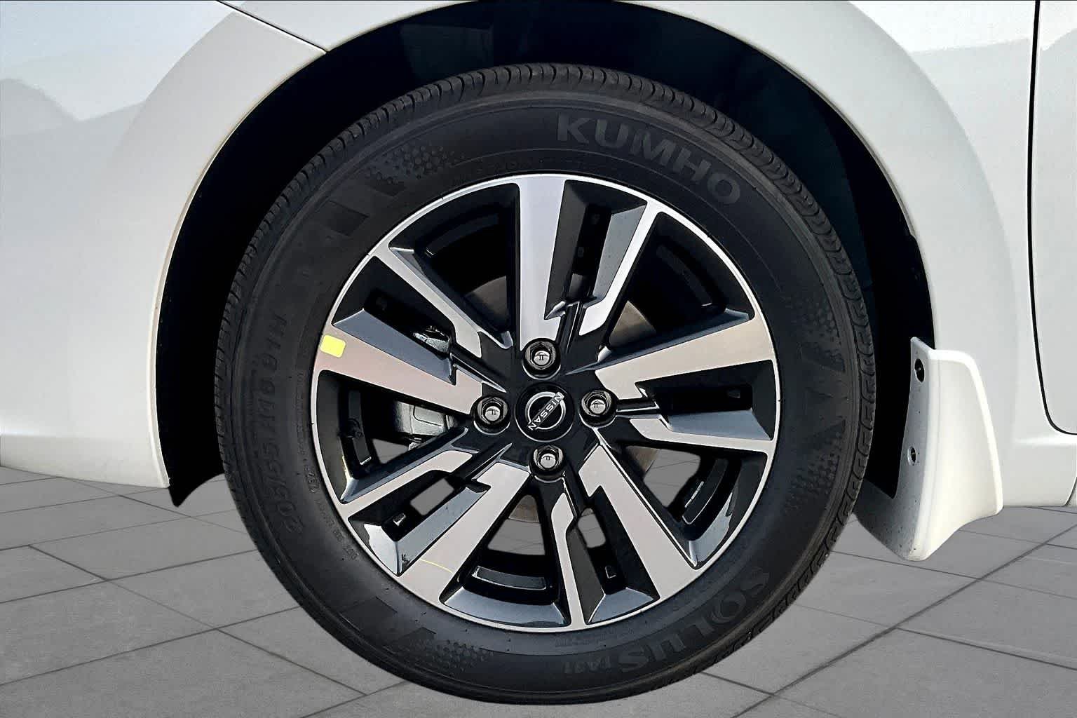 2025 Nissan Versa Sedan SV - Photo 9
