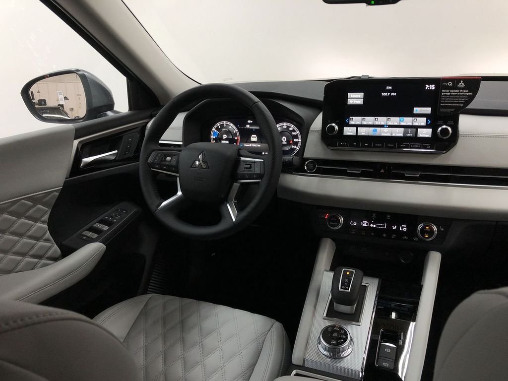 Used 2022 Mercury Gray Metallic Mitsubishi SEL image 23