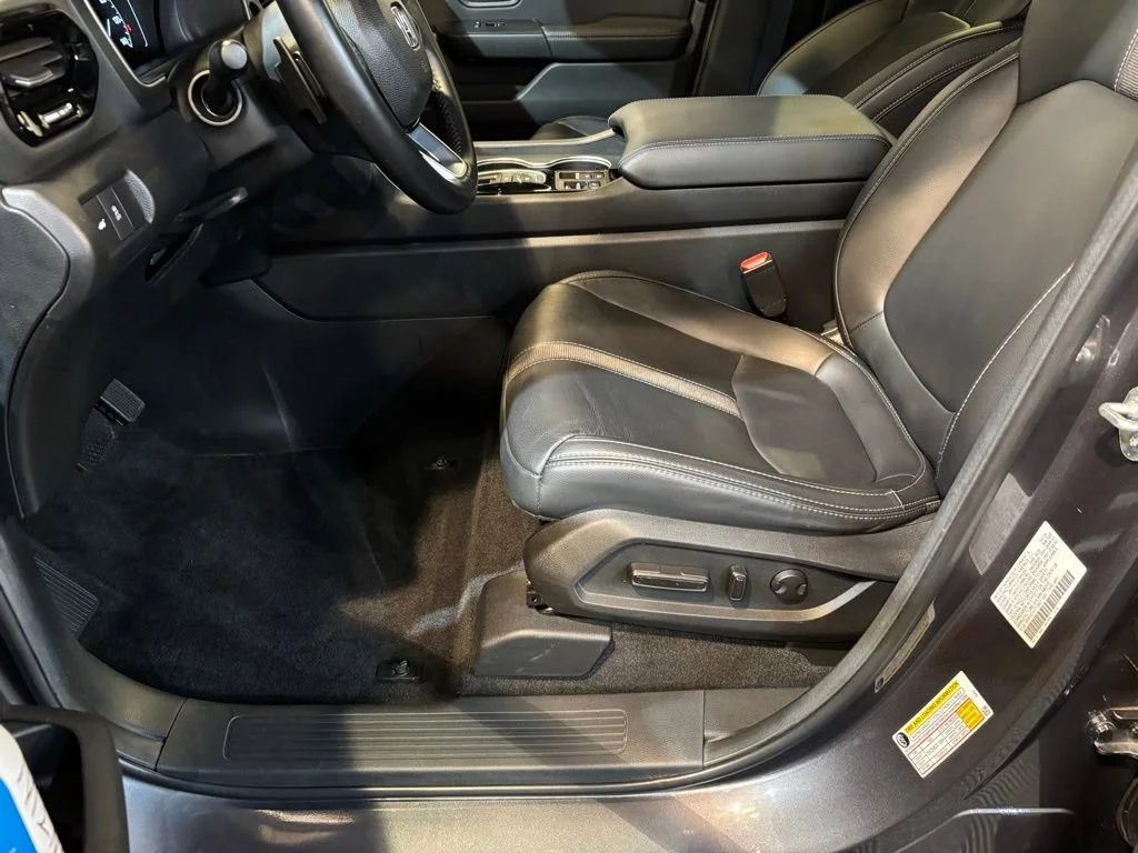 Certified Used 2025 Modern Steel Metallic Honda AWD TRG image 52