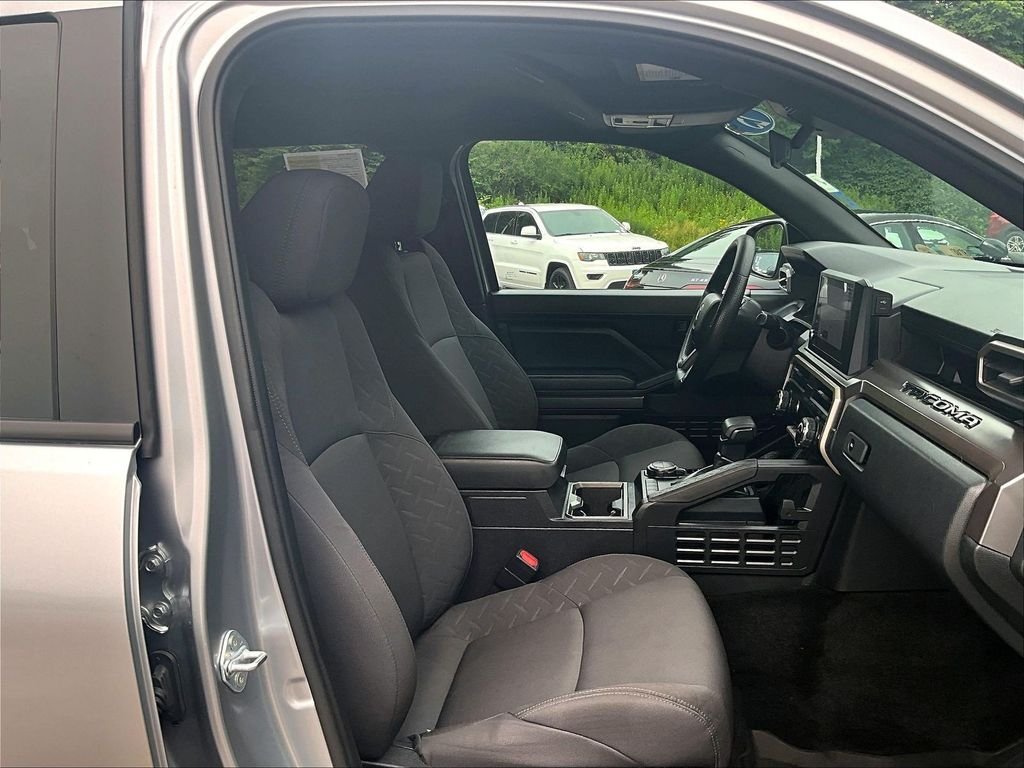 Used 2025 Silver Toyota SR5 image 11