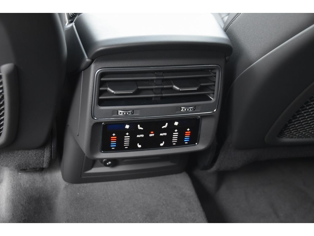 Used 2025 Gry Audi Premium Plus image 16
