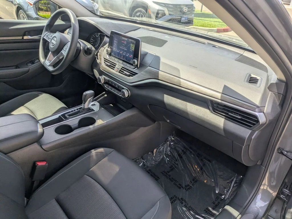 Used 2025 Gray Nissan 2.5 SV image 29