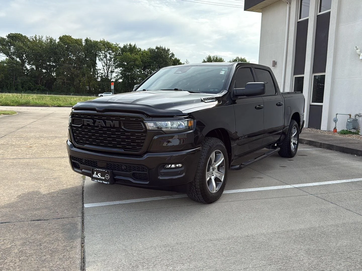 Used 2025 Diamond Black Crystal Pearlcoat Ram Tradesman image 3