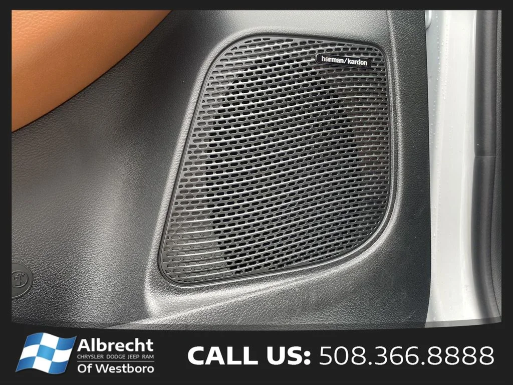 New 2026 Bright White Clear-Coat Exterior Paint Chrysler Pinnacle image 27