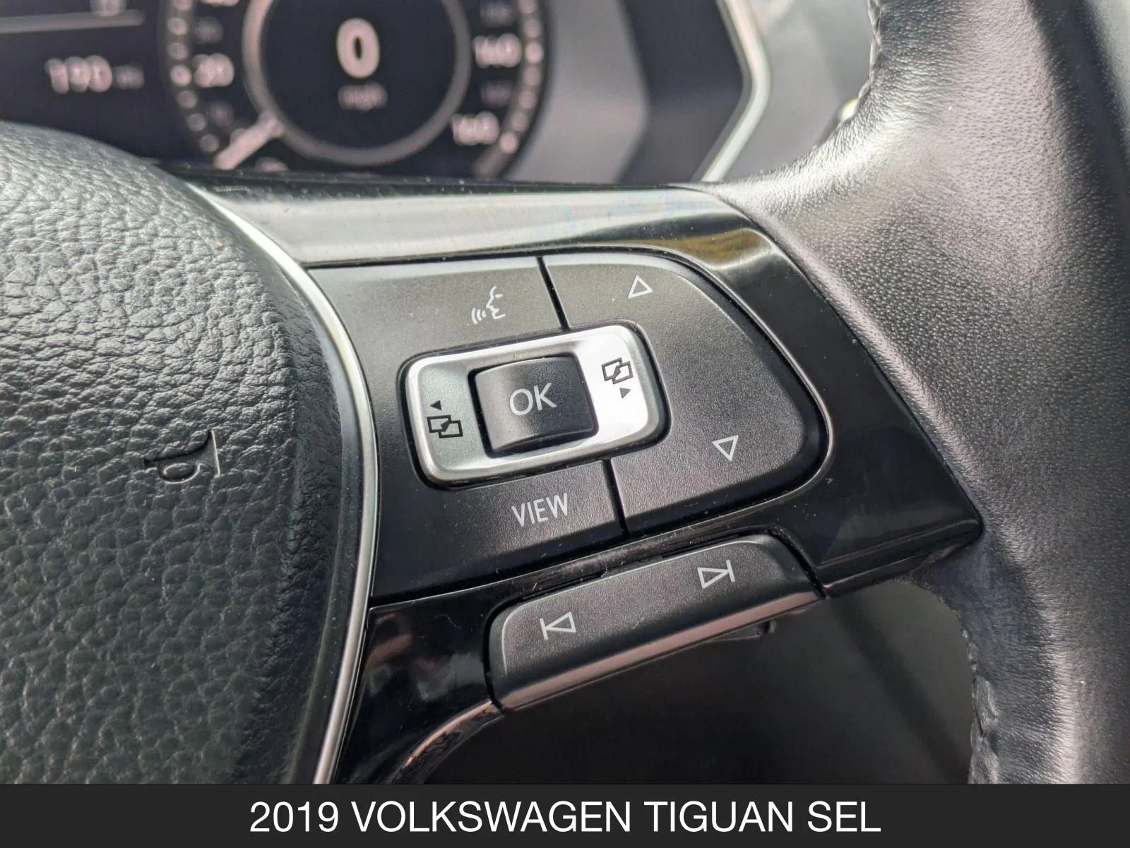 Used 2019 Platinum Gray Metallic Volkswagen SE image 19