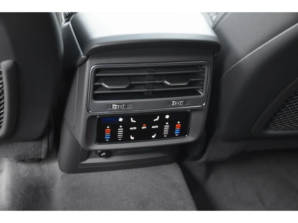 Used 2025 Gry Audi Premium Plus image 16