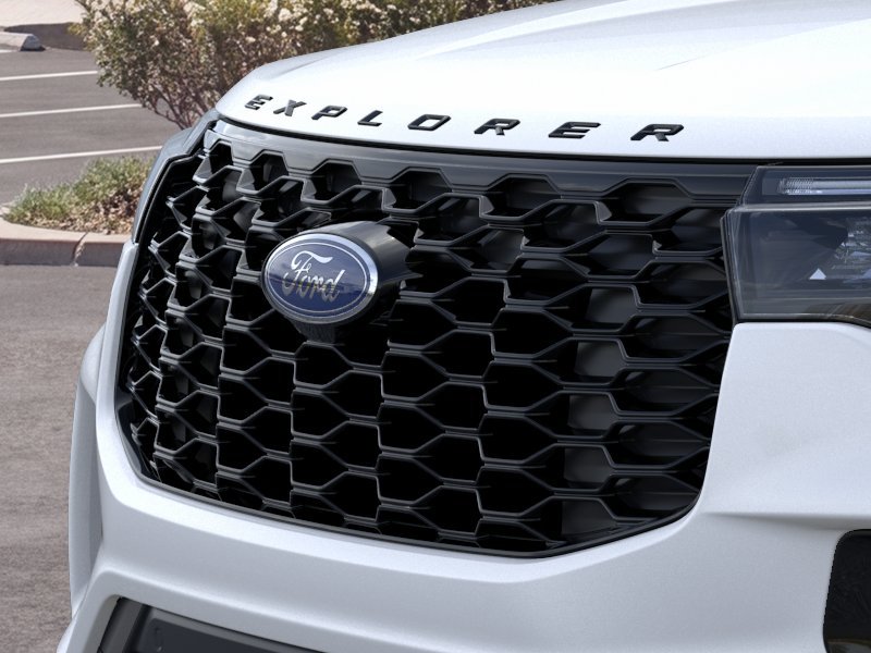 New 2026 Star White Metallic Tri-Coat Ford ST-Line image 17