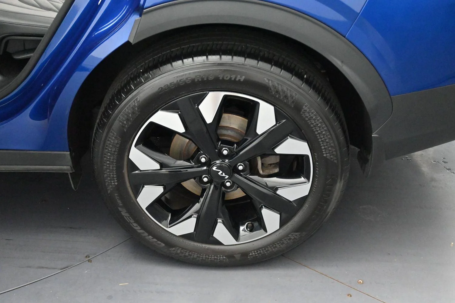 Used 2024 Sapphire Blue Kia X-Line image 28