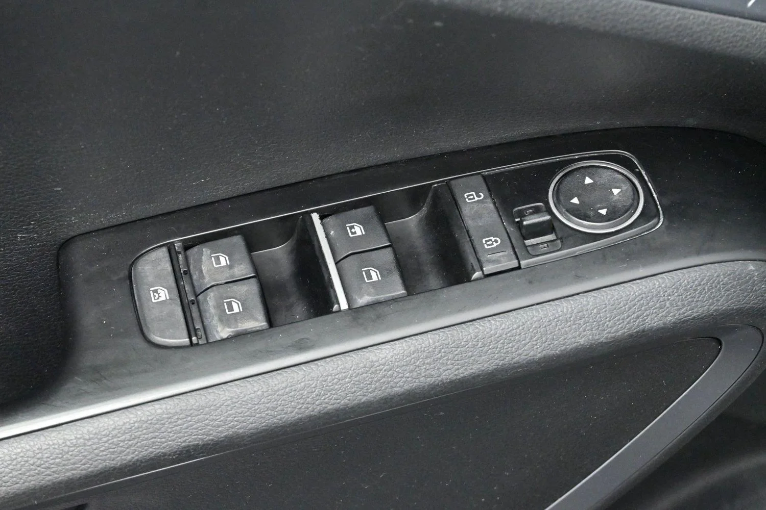 Used 2020 Sparkling Silver Kia S image 11