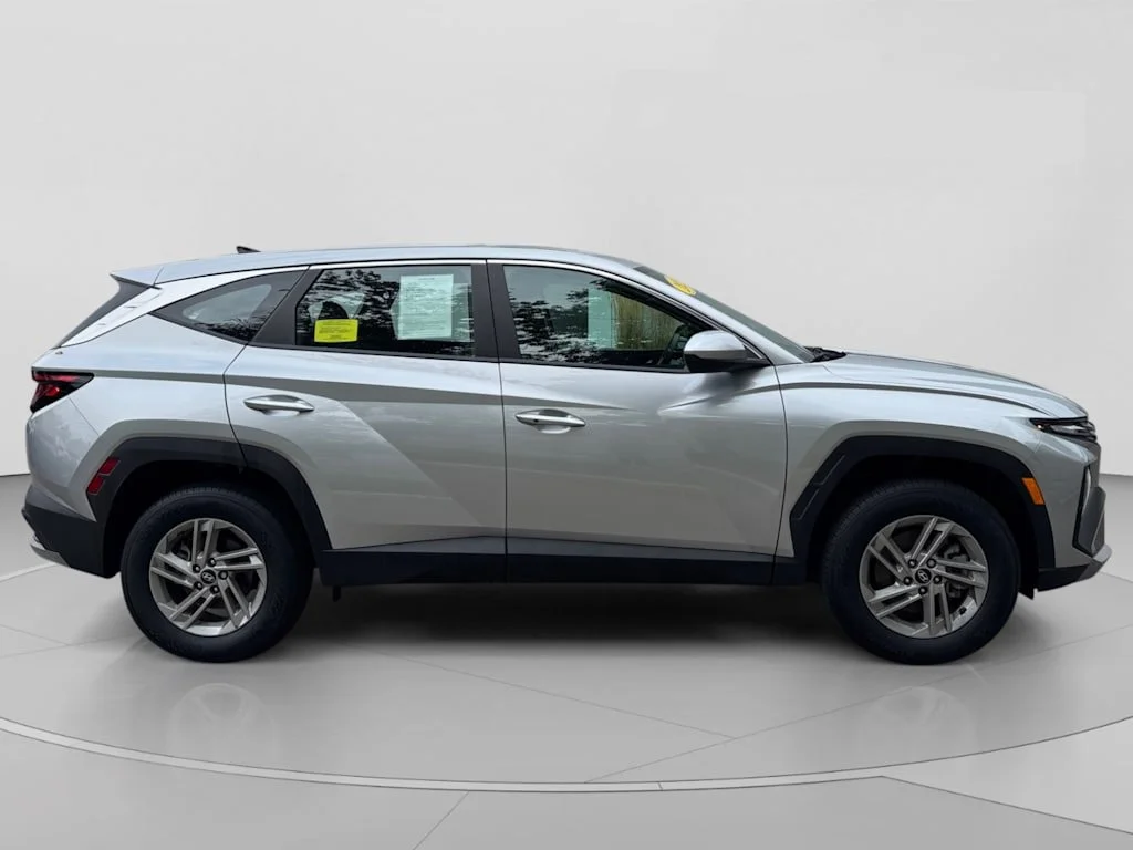 Used 2025 Silver Hyundai SE image 13