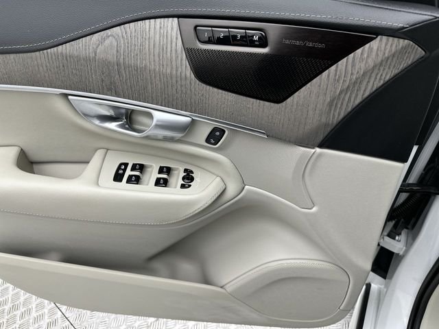 Used 2023 White Volvo Ultimate image 13