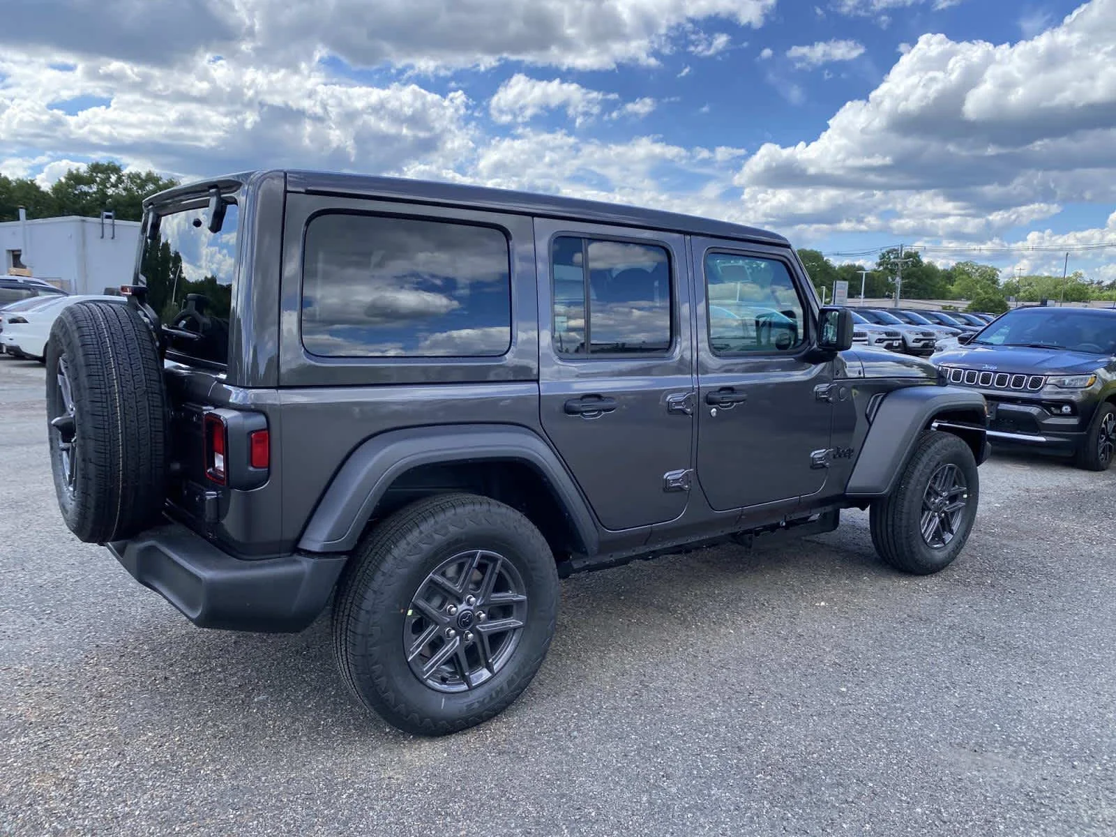 New 2026 Granite Crystal Metallic Clearcoat Jeep Sport S image 3