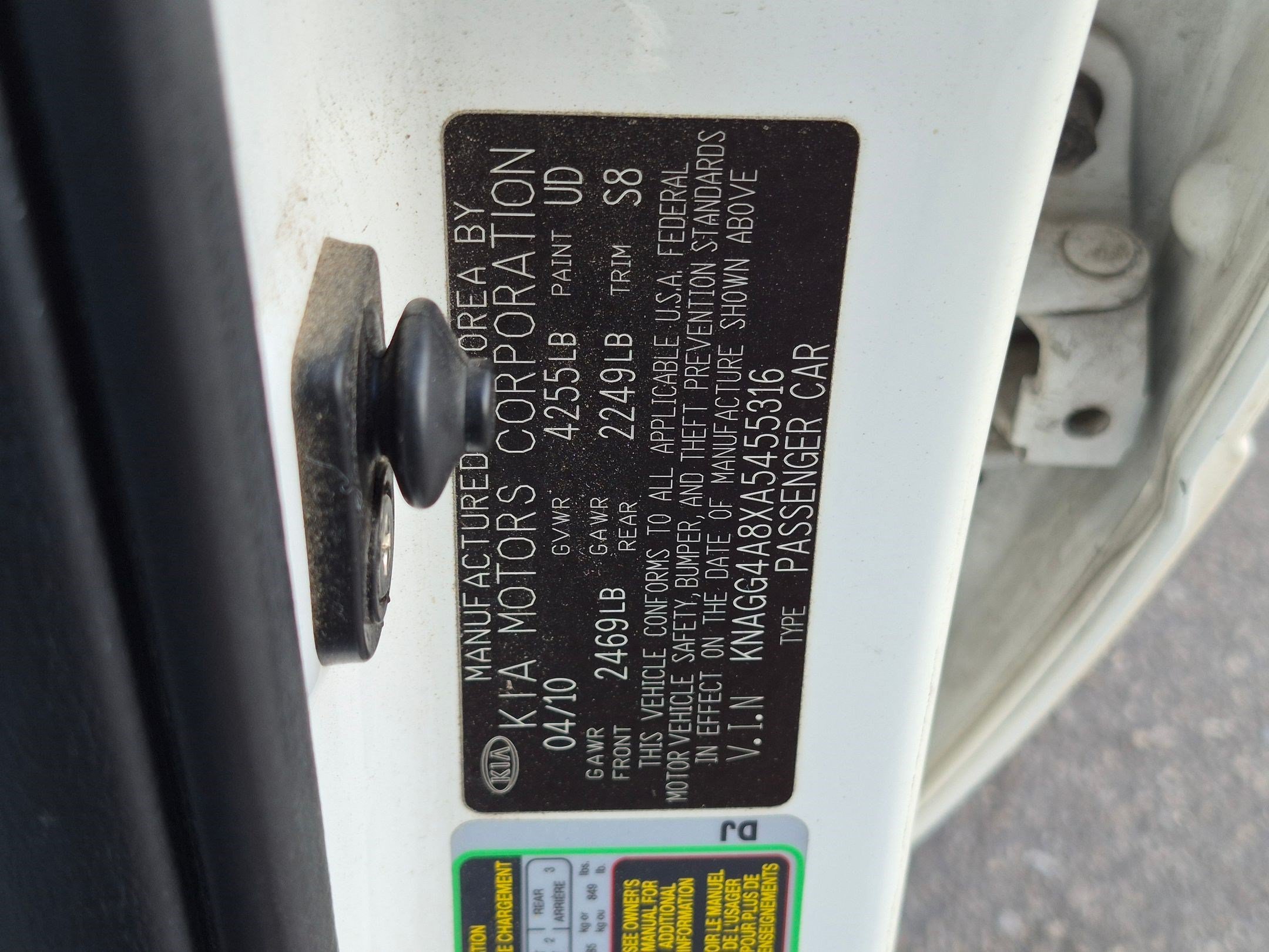 Used 2010 White Kia LX image 32