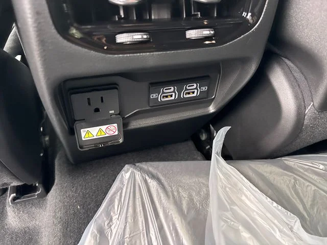 New 2027 White/off-white Jeep Laredo X image 14