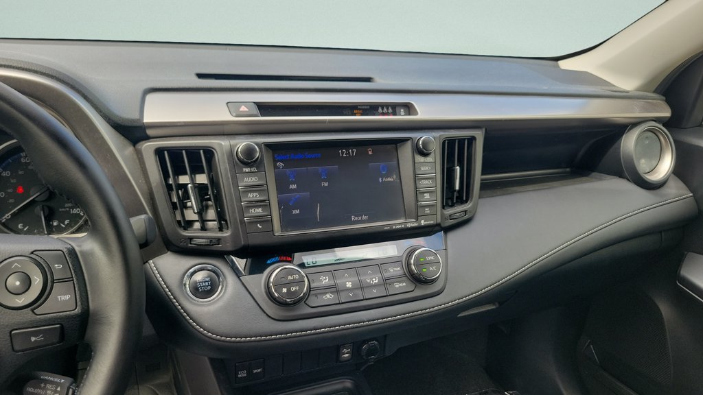 2017 Toyota RAV4 XLE - Photo 14