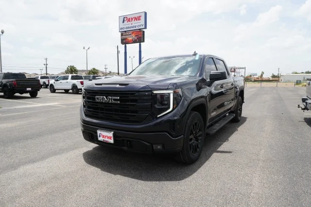 Used 2024  GMC Elevation image 1