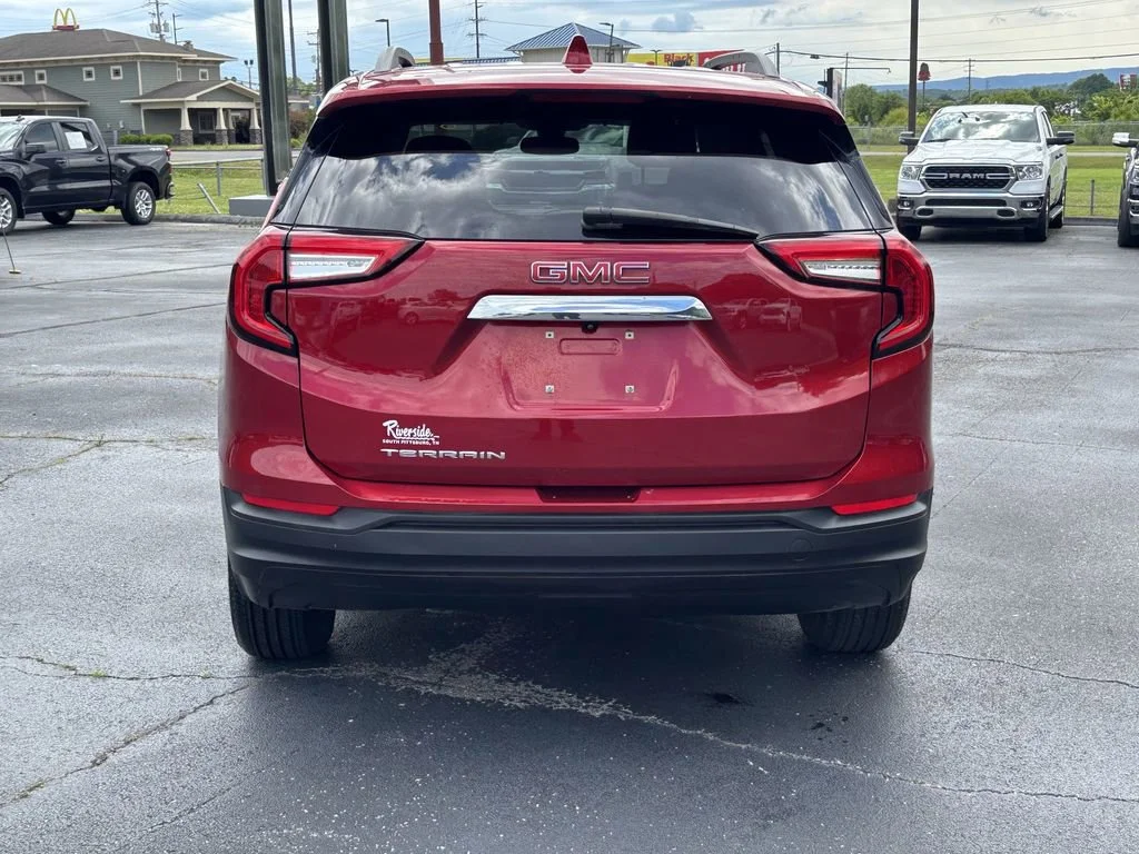 Used 2024 Volcanic Red Tintcoat GMC SLE image 8