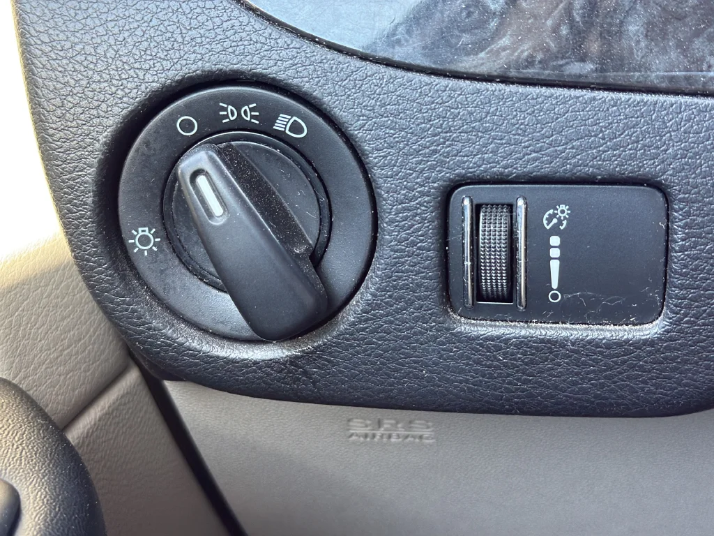 Used 2015 Silver Dodge SE image 22