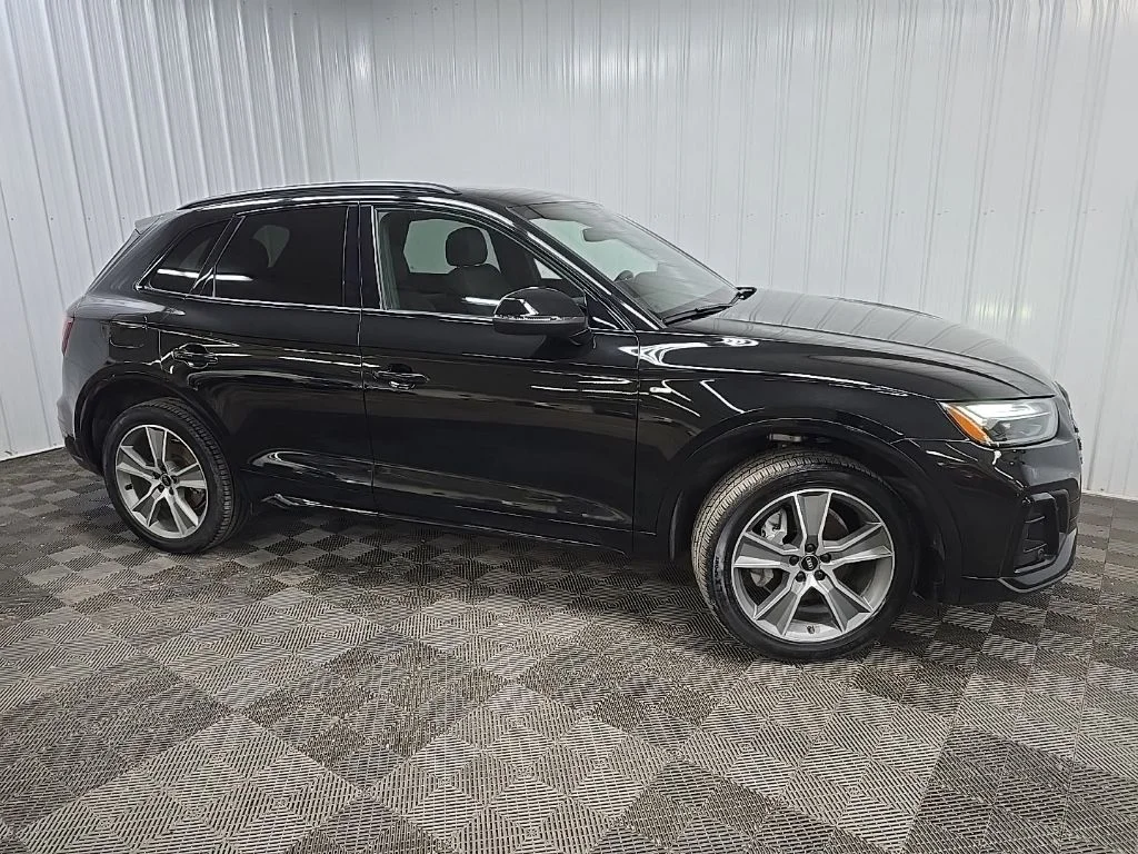 Used 2025 Black Audi 45 S line Premium image 1