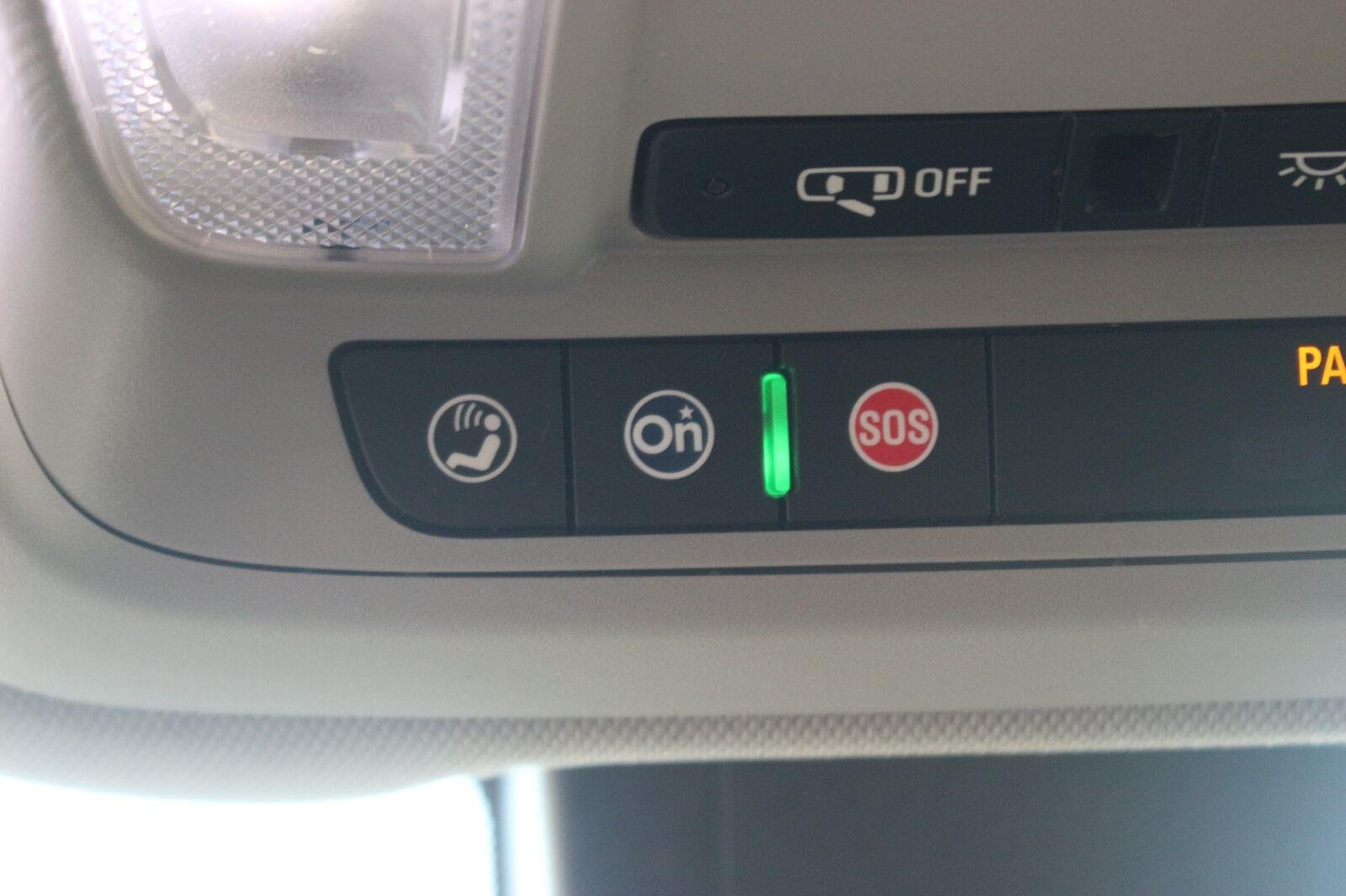 Used 2020 EBONY TWILIGHT METALLIC GMC SLE image 31