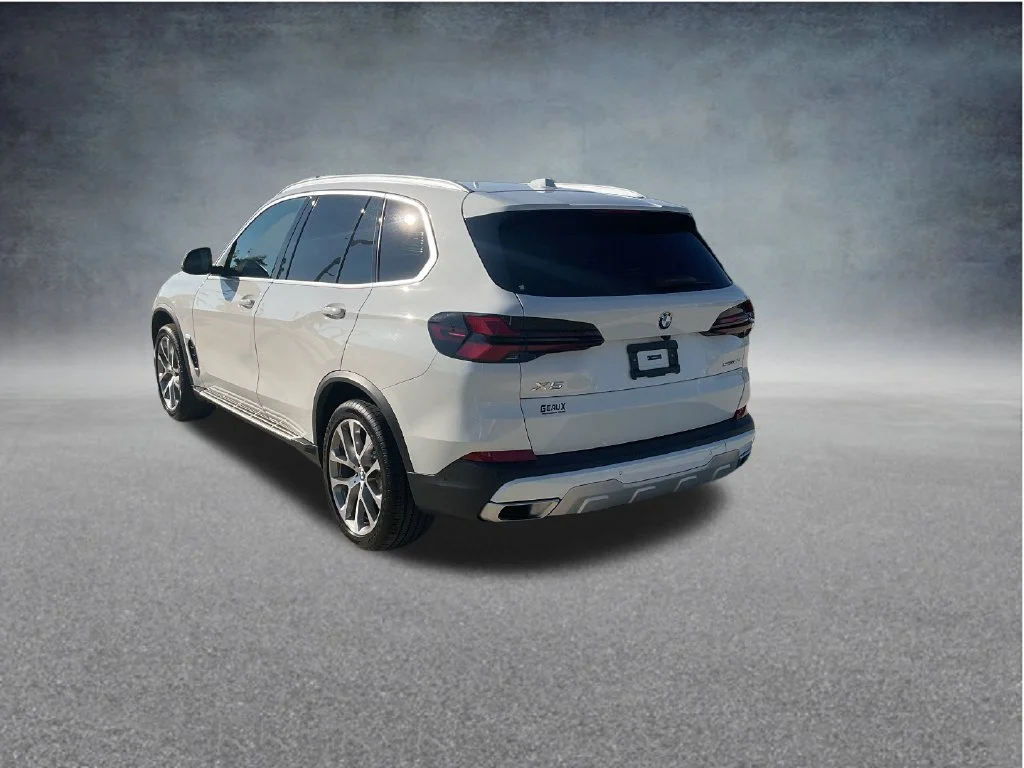 Used 2026 White BMW sDrive40i image 5