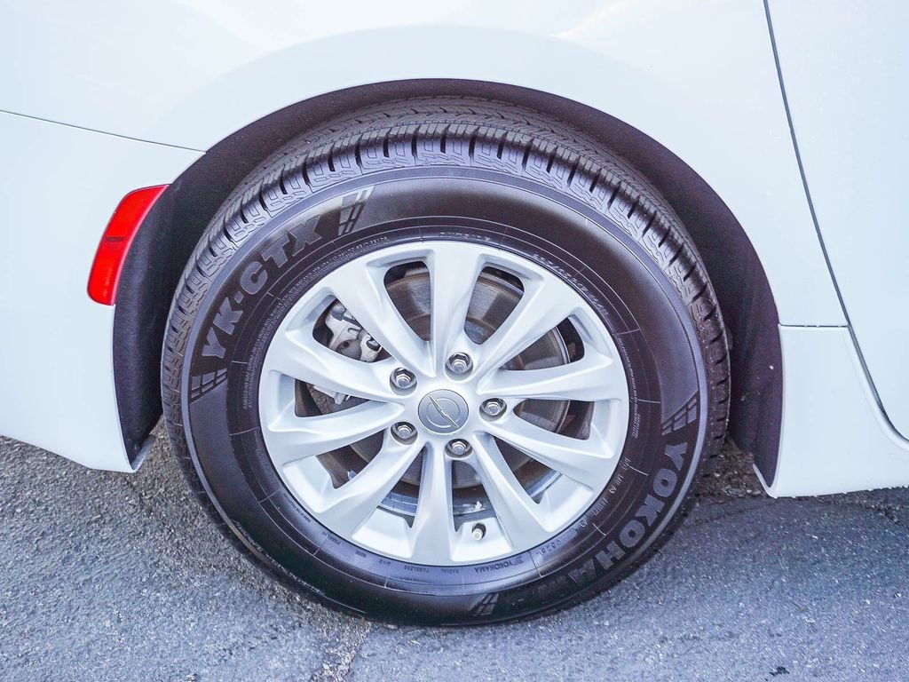 Used 2017 White Chrysler Touring image 9